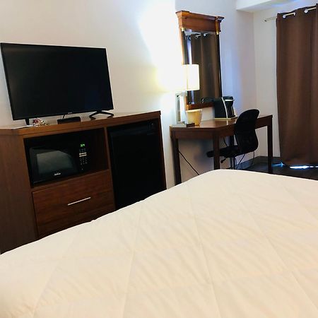 ทราเวลลอดจ์ เวลแลนด์ Hotel ภายนอก รูปภาพ
