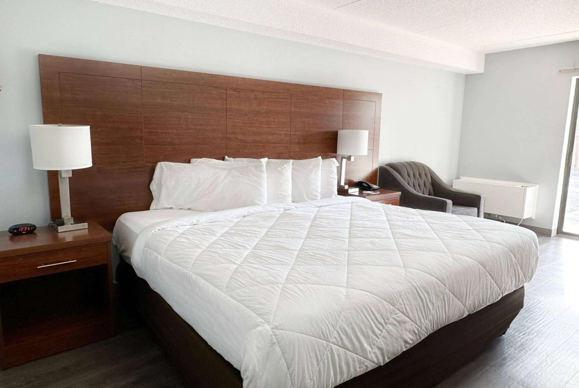 ทราเวลลอดจ์ เวลแลนด์ Hotel ภายนอก รูปภาพ