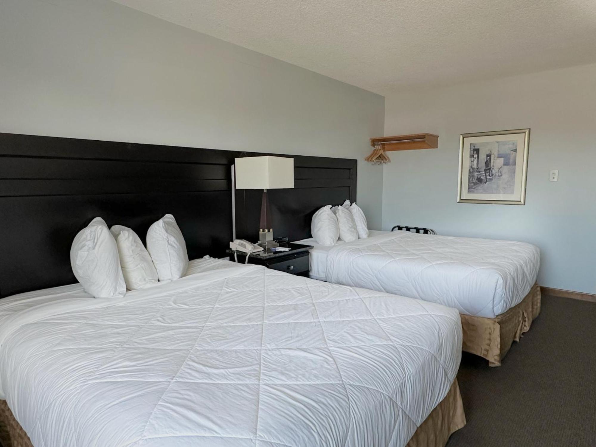 ทราเวลลอดจ์ เวลแลนด์ Hotel ภายนอก รูปภาพ