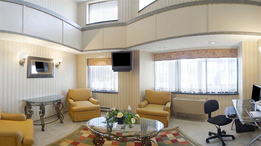 ทราเวลลอดจ์ เวลแลนด์ Hotel ภายนอก รูปภาพ