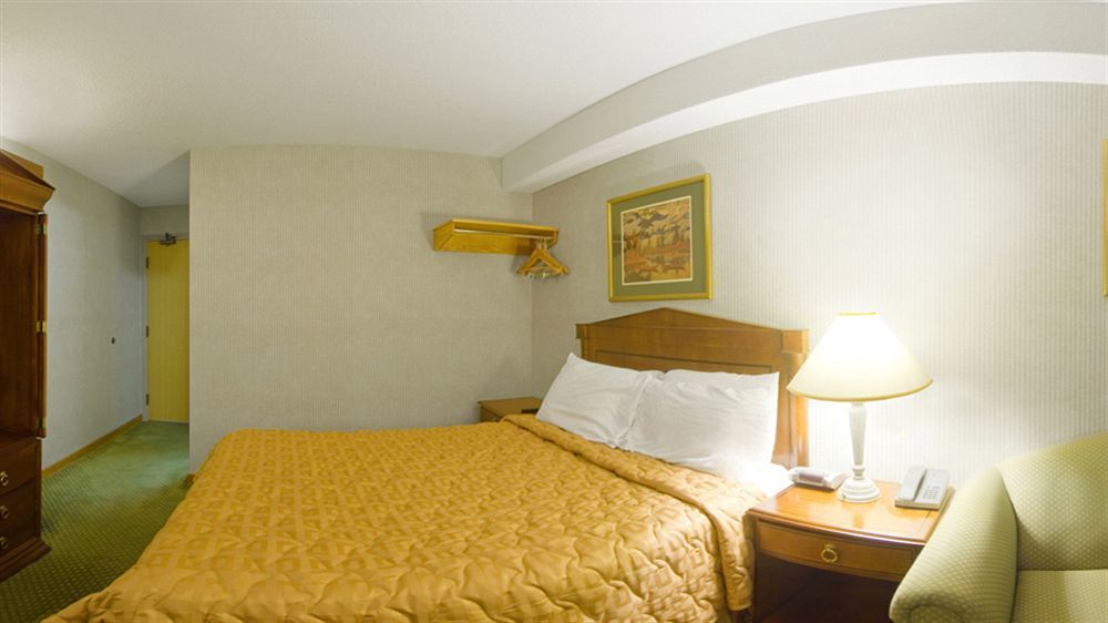 ทราเวลลอดจ์ เวลแลนด์ Hotel ภายนอก รูปภาพ