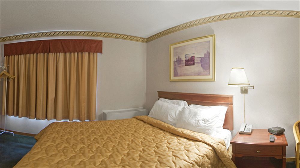 ทราเวลลอดจ์ เวลแลนด์ Hotel ภายนอก รูปภาพ
